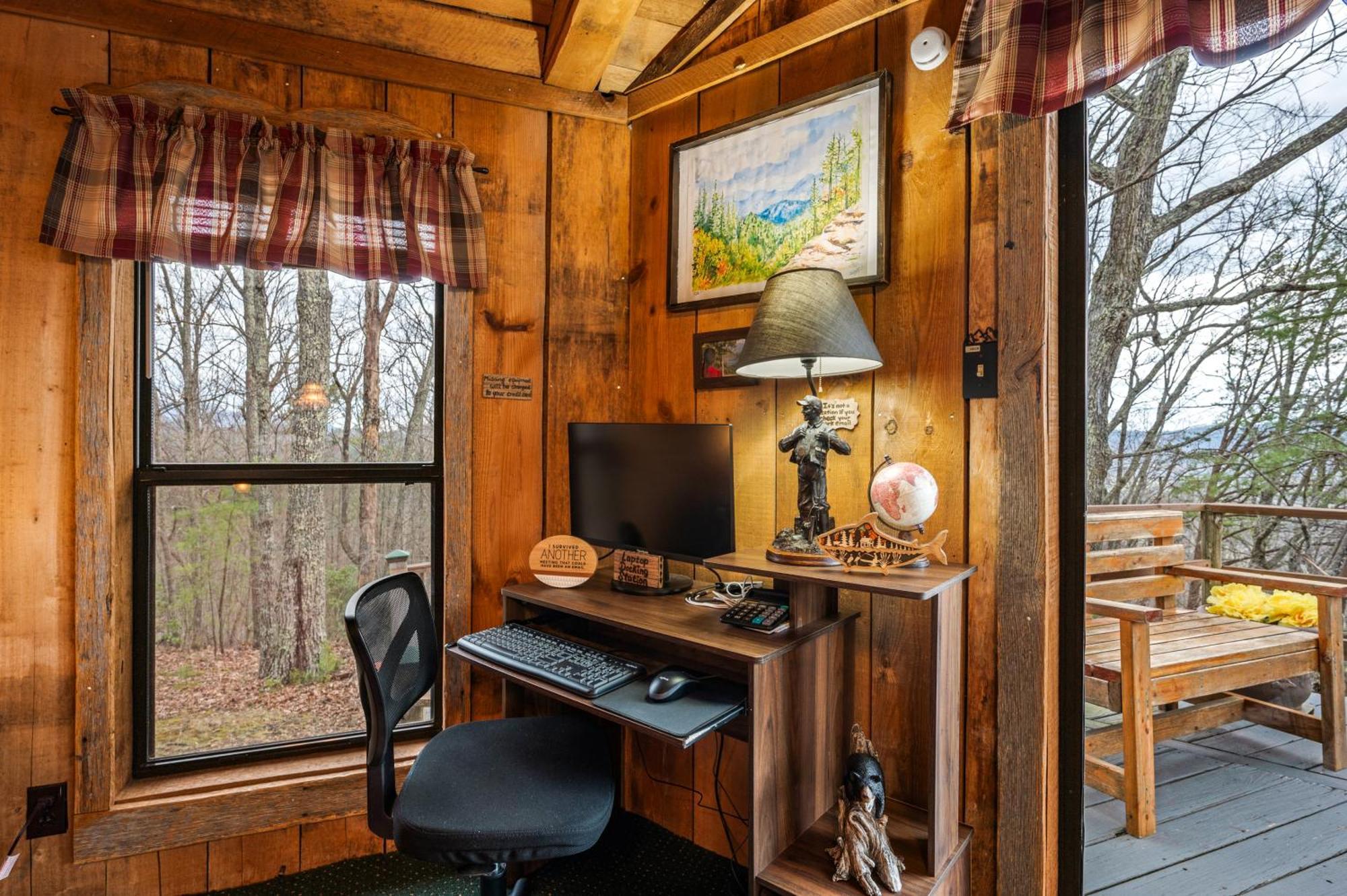 10 Miles Away From The Heart Of It All! Pigeon Forge Exterior photo
