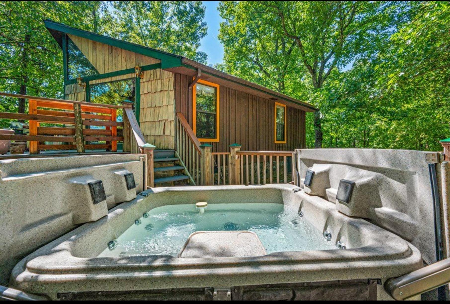 10 Miles Away From The Heart Of It All! Pigeon Forge Exterior photo